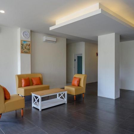 Reddoorz Plus Near Solo Baru Екстер'єр фото