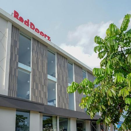 Reddoorz Plus Near Solo Baru Екстер'єр фото