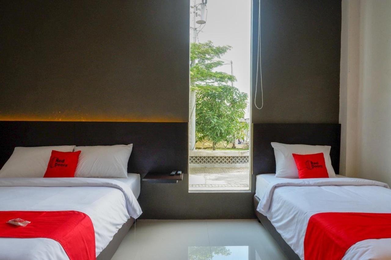 Reddoorz Plus Near Solo Baru Екстер'єр фото