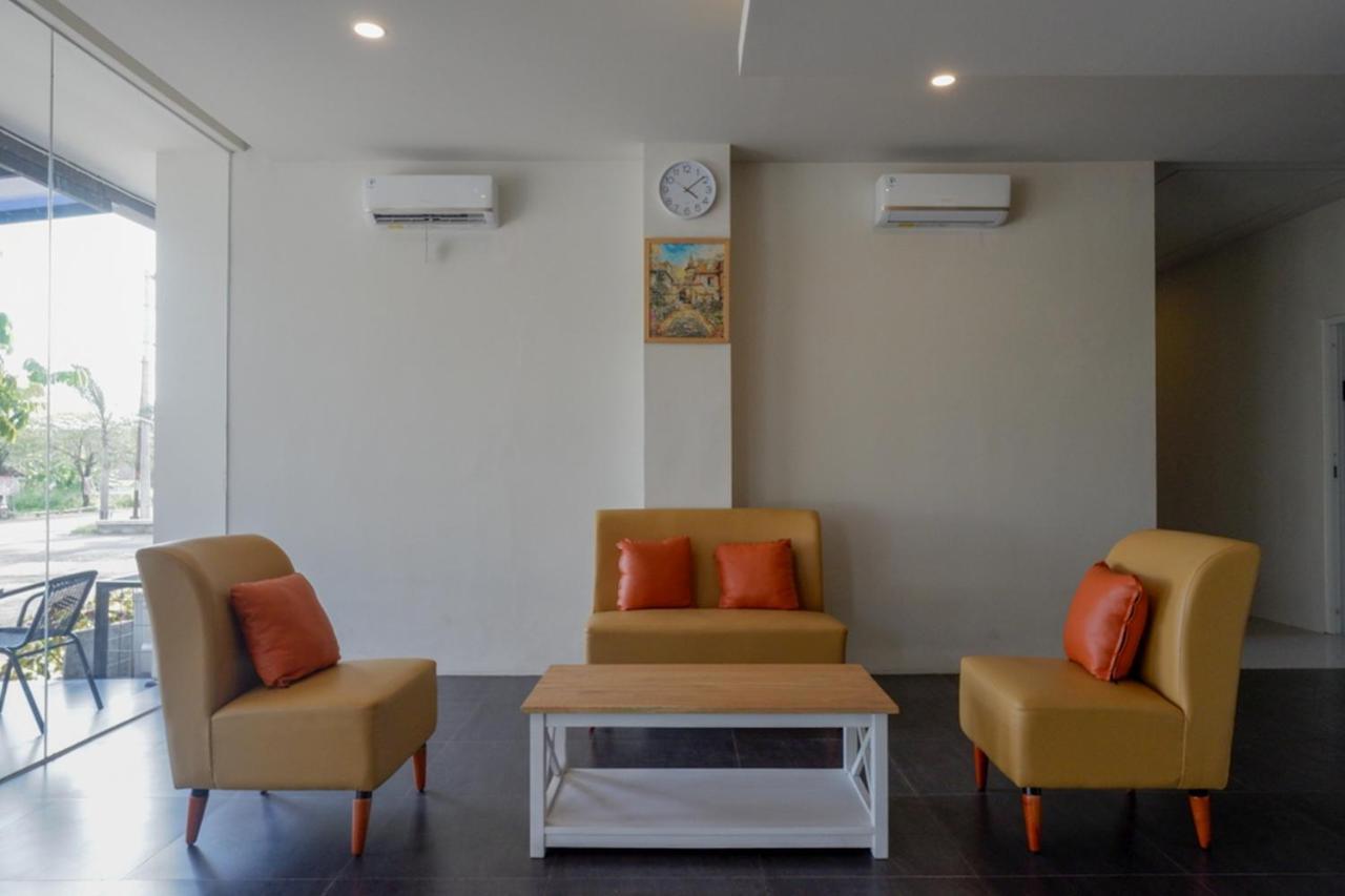 Reddoorz Plus Near Solo Baru Екстер'єр фото