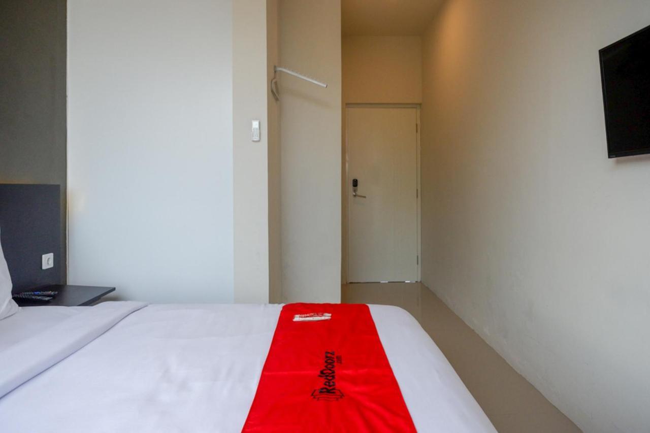 Reddoorz Plus Near Solo Baru Екстер'єр фото