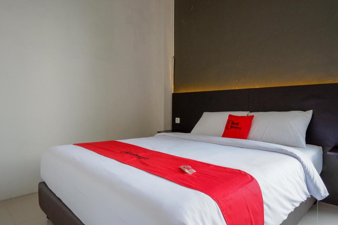 Reddoorz Plus Near Solo Baru Екстер'єр фото