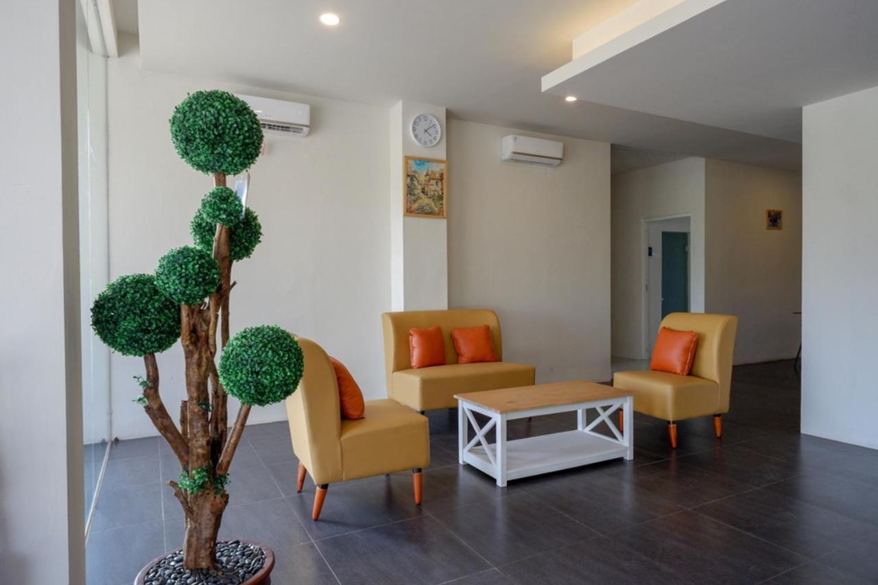 Reddoorz Plus Near Solo Baru Екстер'єр фото