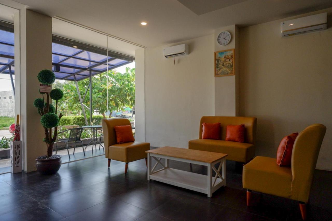 Reddoorz Plus Near Solo Baru Екстер'єр фото