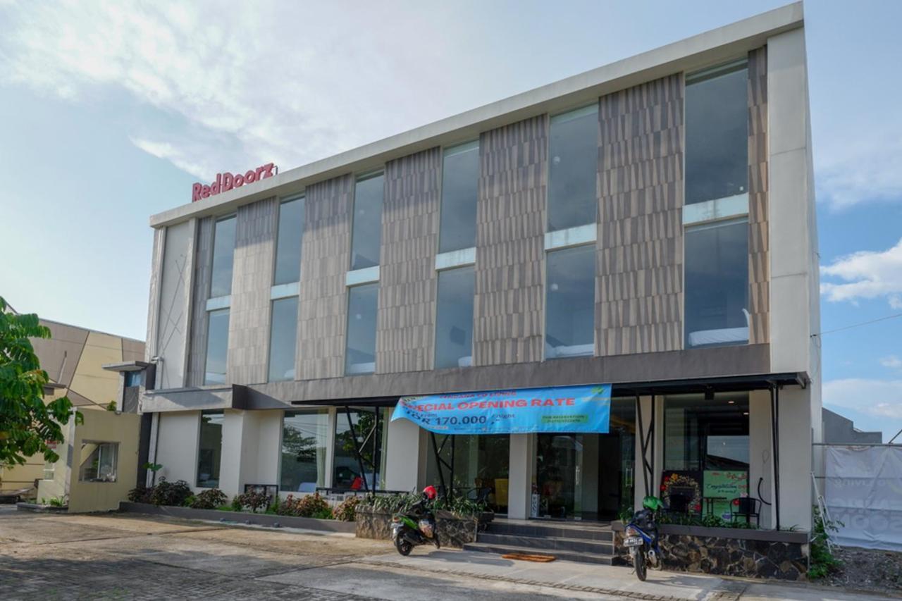Reddoorz Plus Near Solo Baru Екстер'єр фото