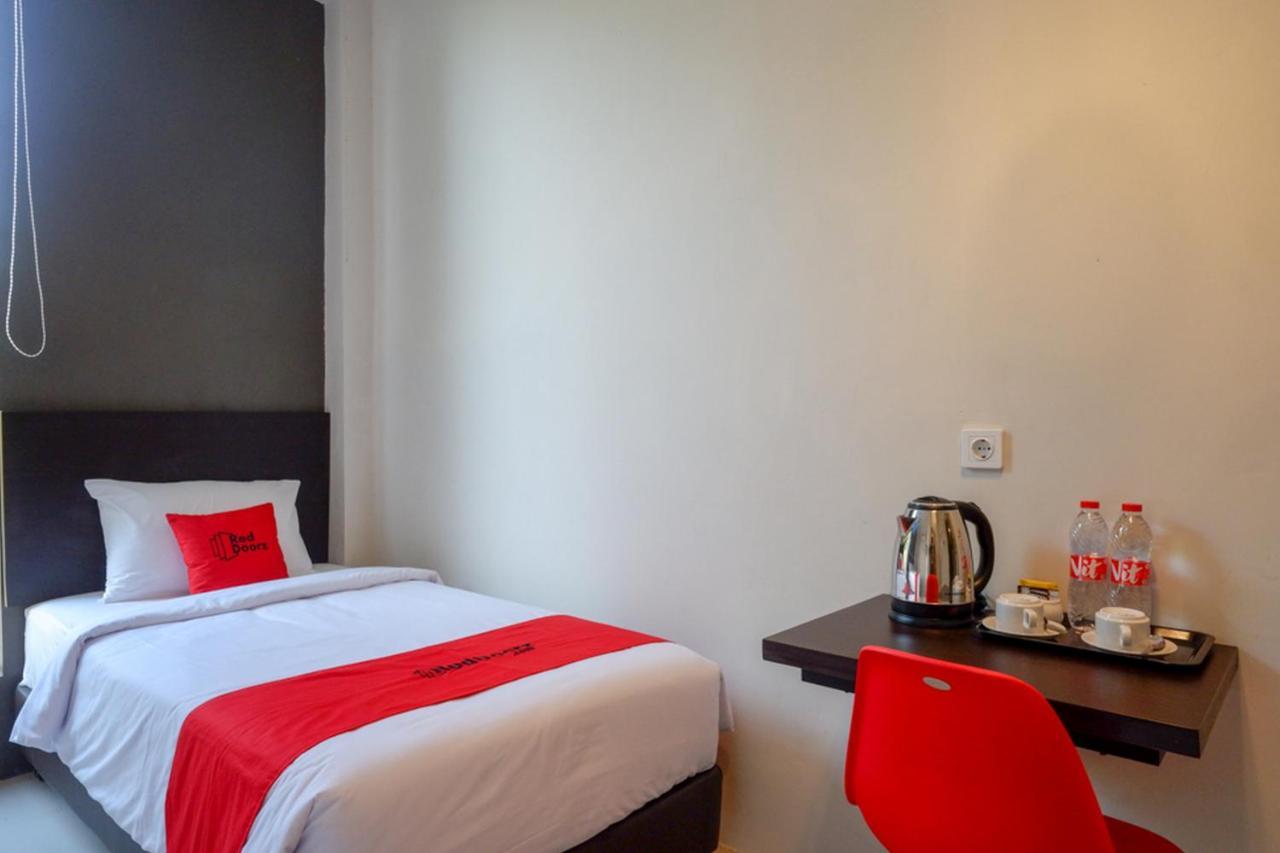 Reddoorz Plus Near Solo Baru Екстер'єр фото