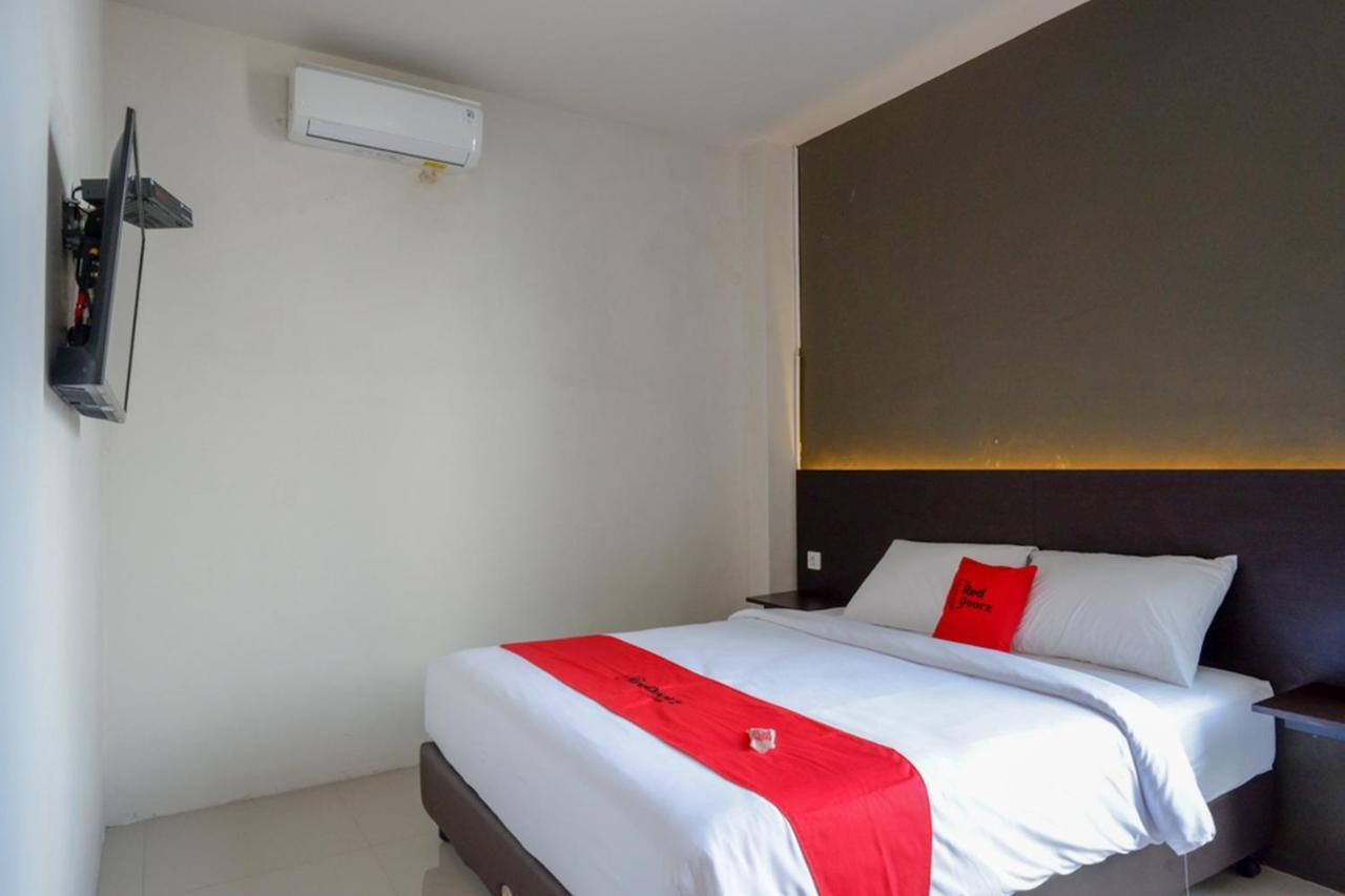 Reddoorz Plus Near Solo Baru Екстер'єр фото