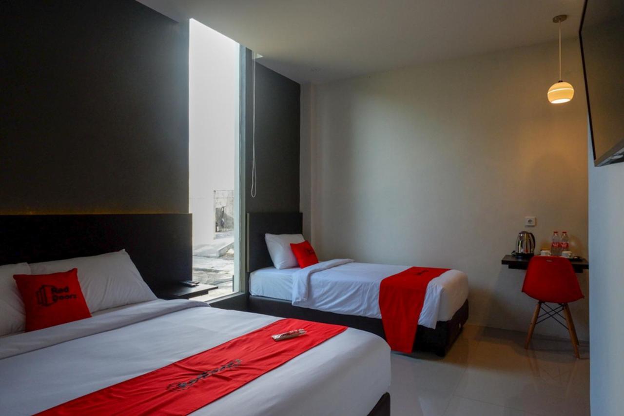 Reddoorz Plus Near Solo Baru Екстер'єр фото