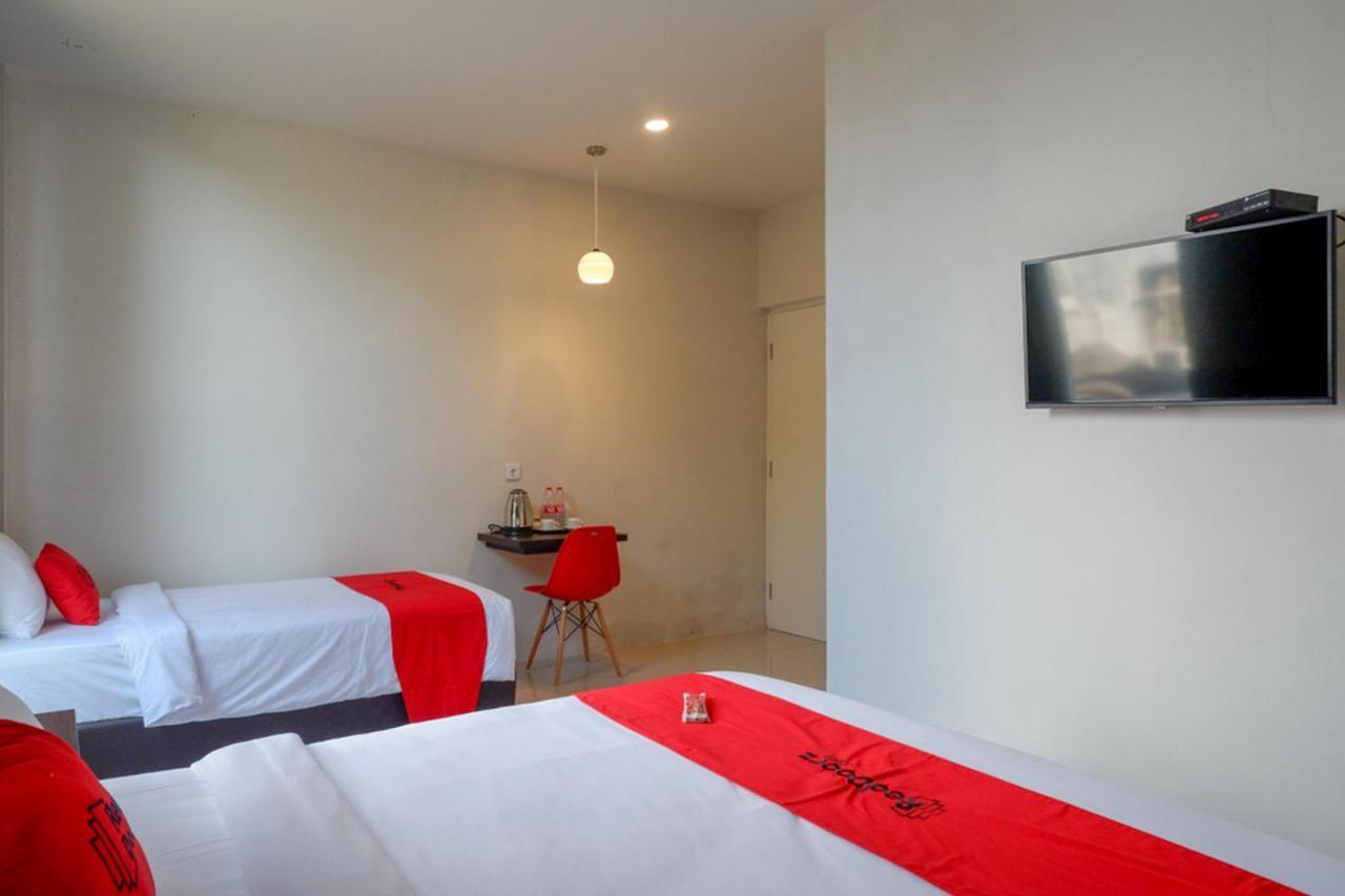 Reddoorz Plus Near Solo Baru Екстер'єр фото
