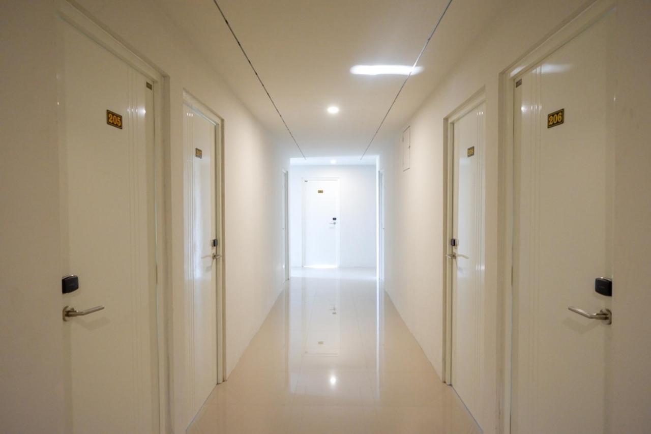 Reddoorz Plus Near Solo Baru Екстер'єр фото