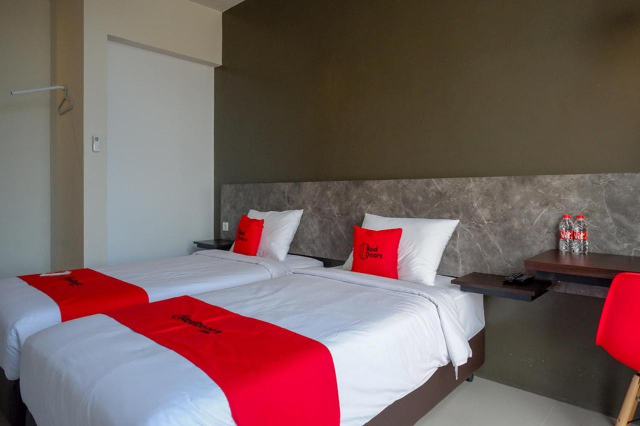 Reddoorz Plus Near Solo Baru Екстер'єр фото