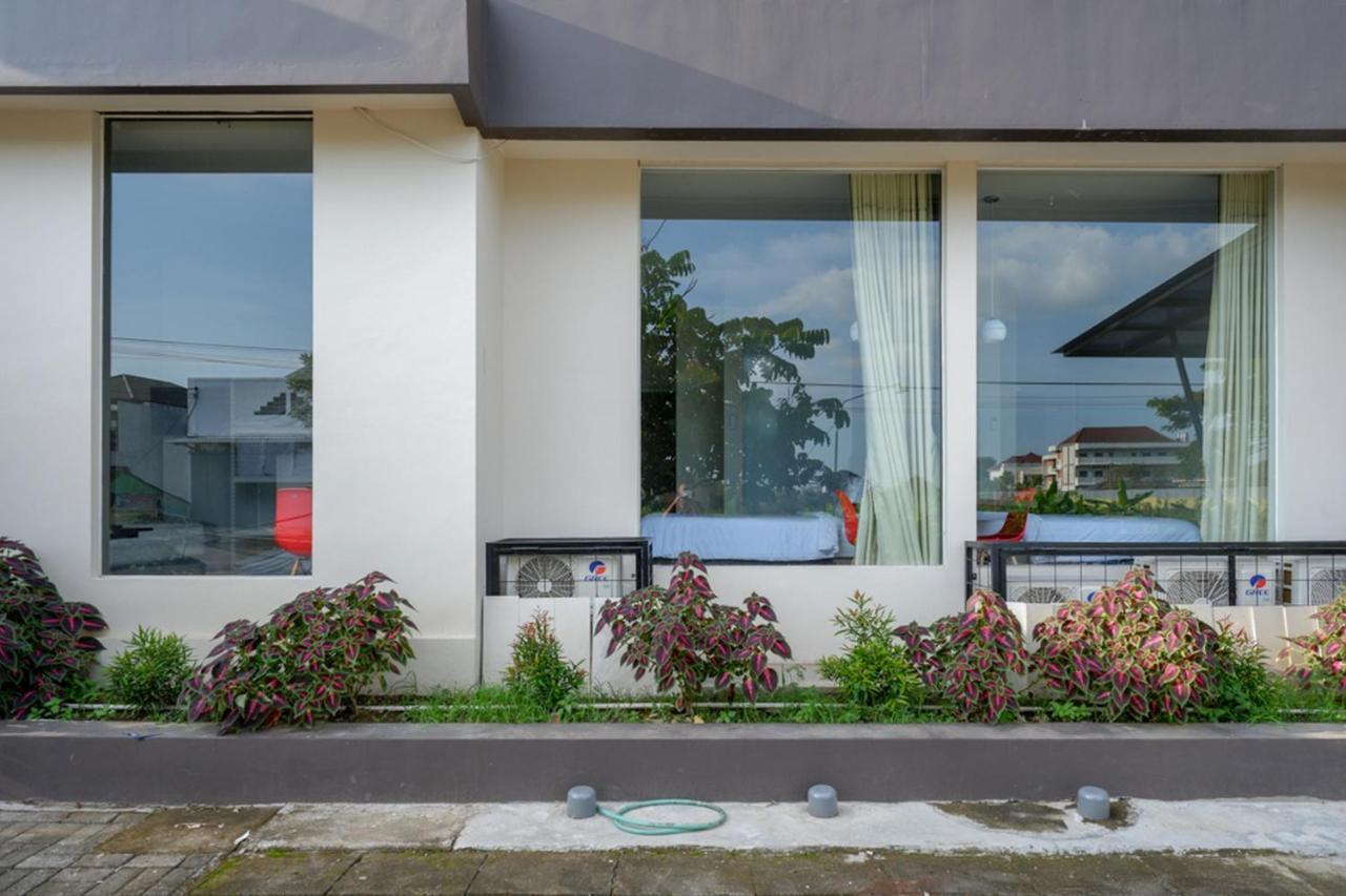 Reddoorz Plus Near Solo Baru Екстер'єр фото