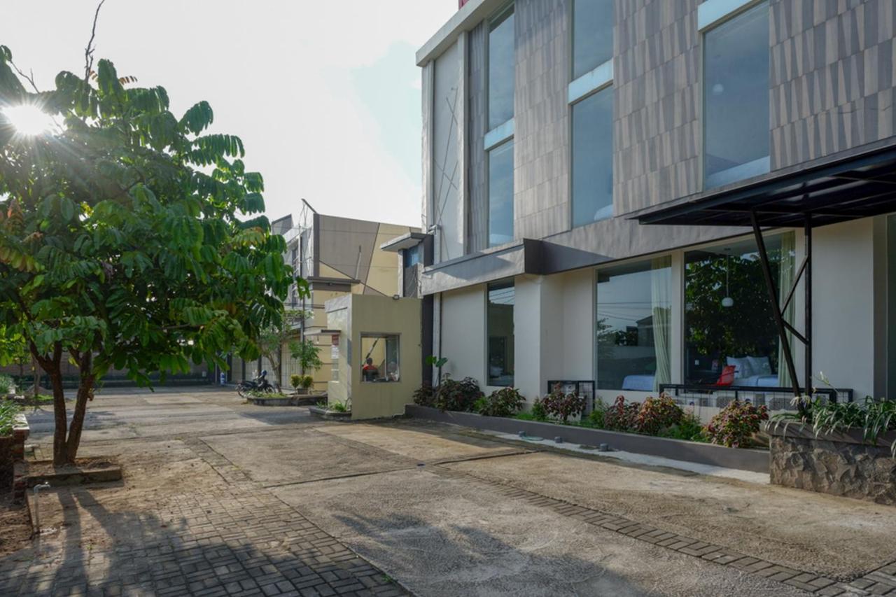 Reddoorz Plus Near Solo Baru Екстер'єр фото