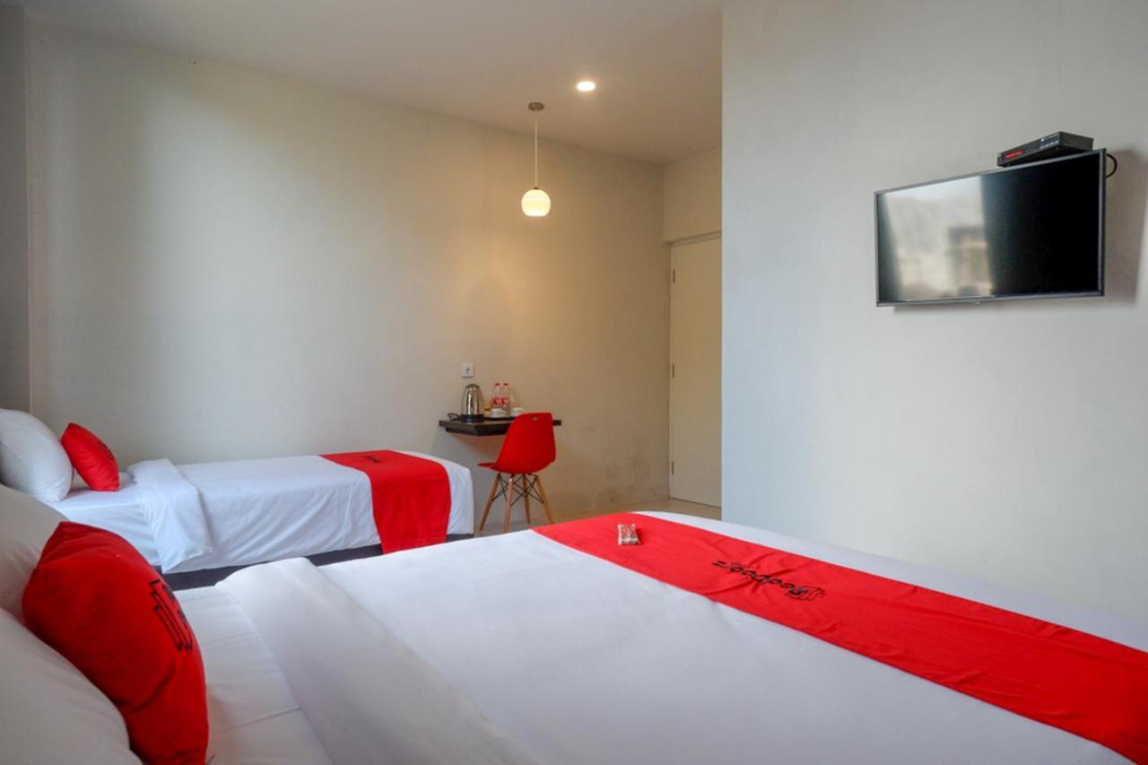 Reddoorz Plus Near Solo Baru Екстер'єр фото